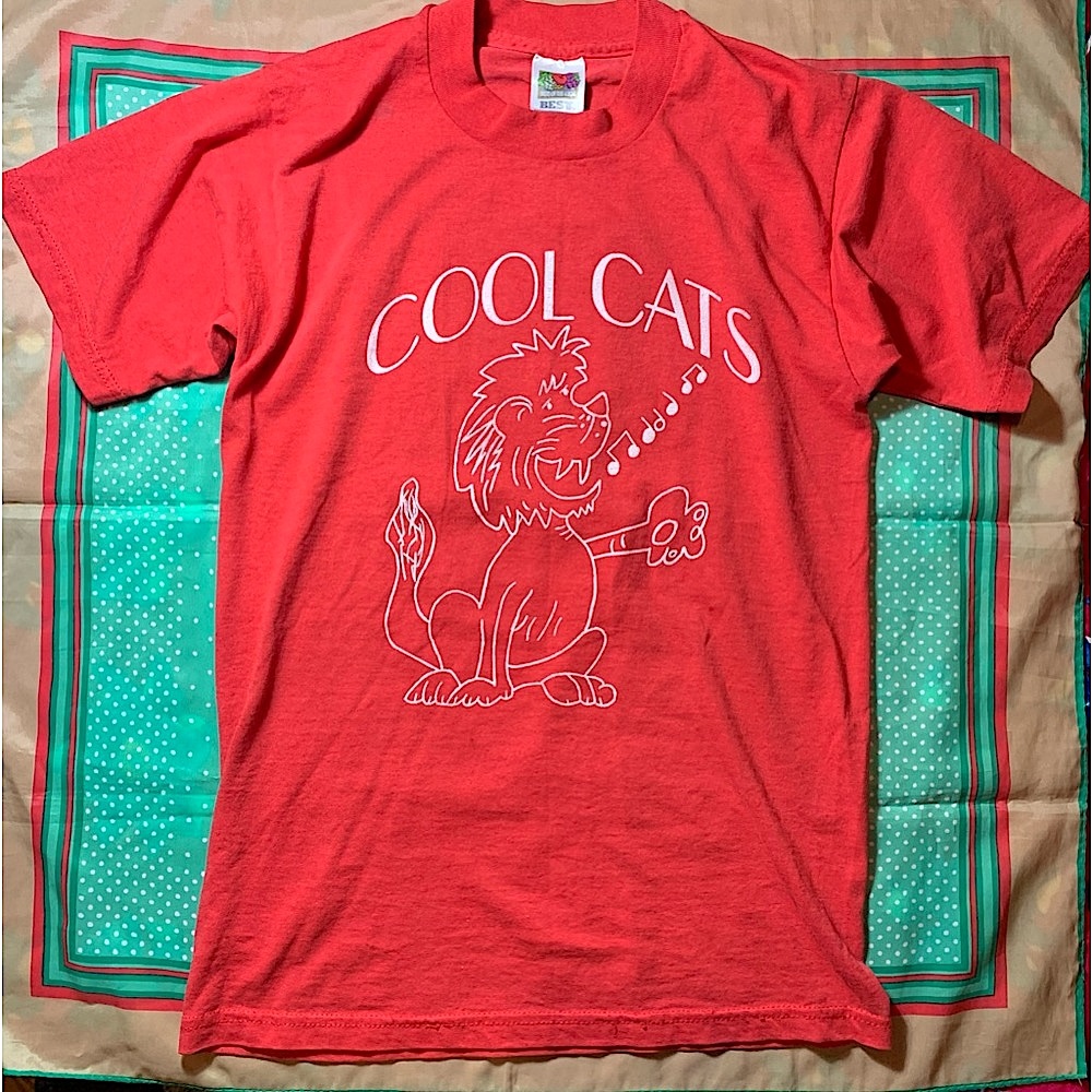 vintage cool cats red & white tshirt musical singing lion graphic tee size small